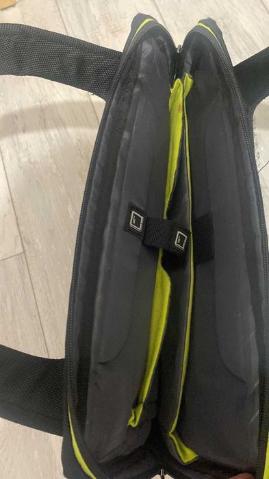 Geanta laptop Kensington micuta