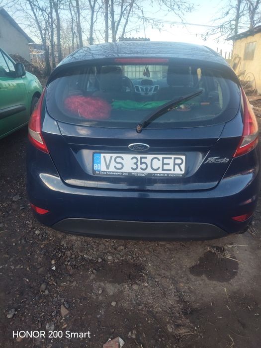 Vând ford fiesta