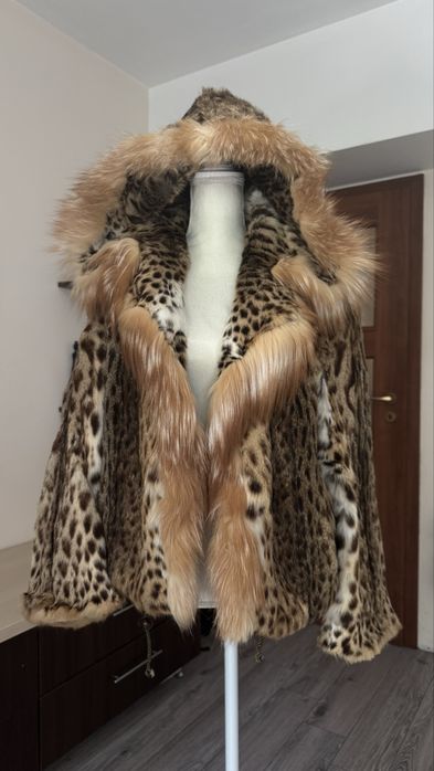 Haina din blana naturala de lynx si vulpe cu gluga