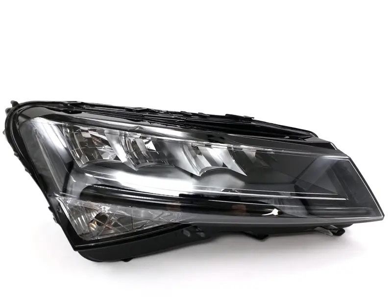 Skoda Superb фарове