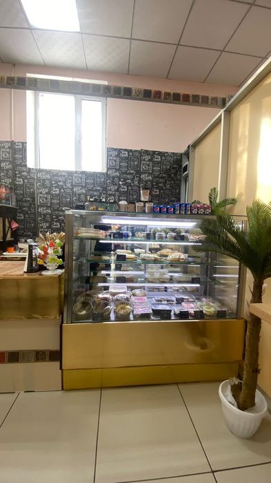 Срочно кондитерский холодильник