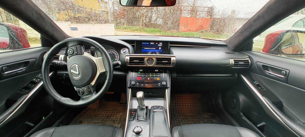 продавам Lexus Is300H
