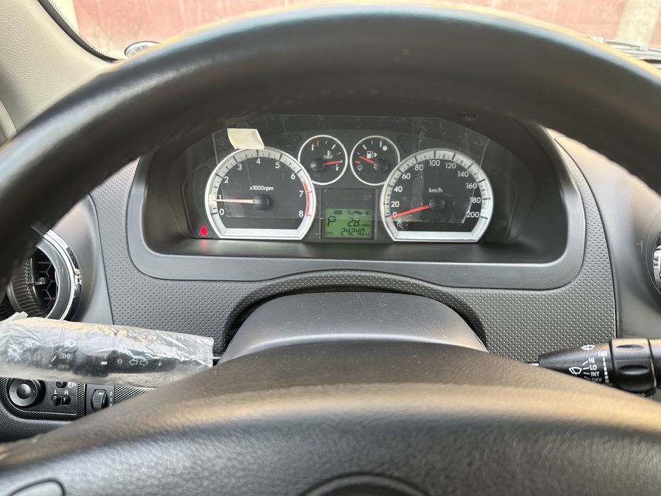 Nexia 3 toza kraskasi yuq