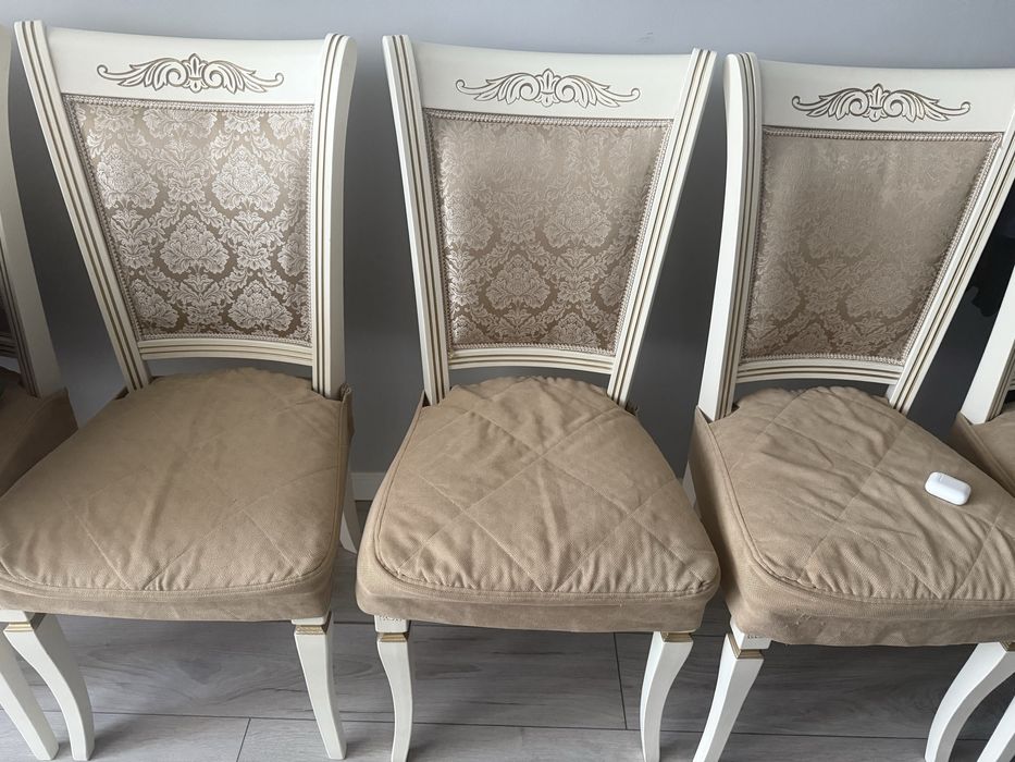 Стол и 12 стульев в отличном состоянии