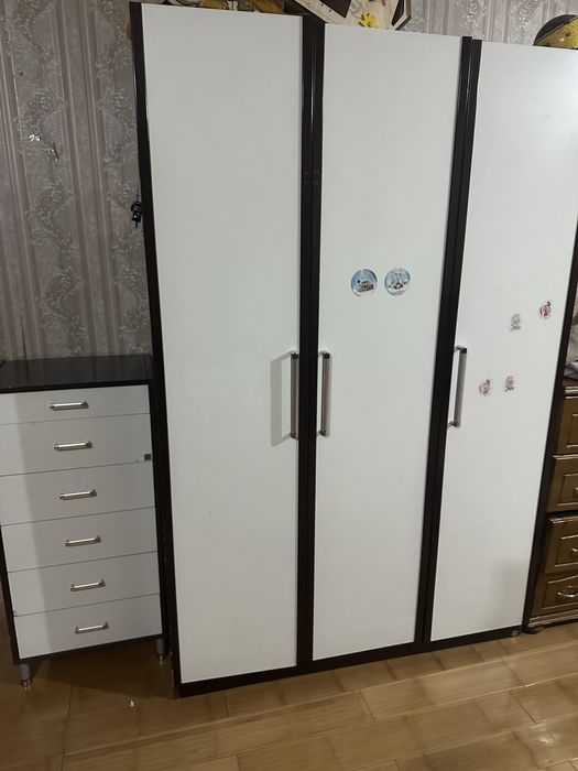 Продам шкаф, тумба, и детский стол все за 50000 тыс