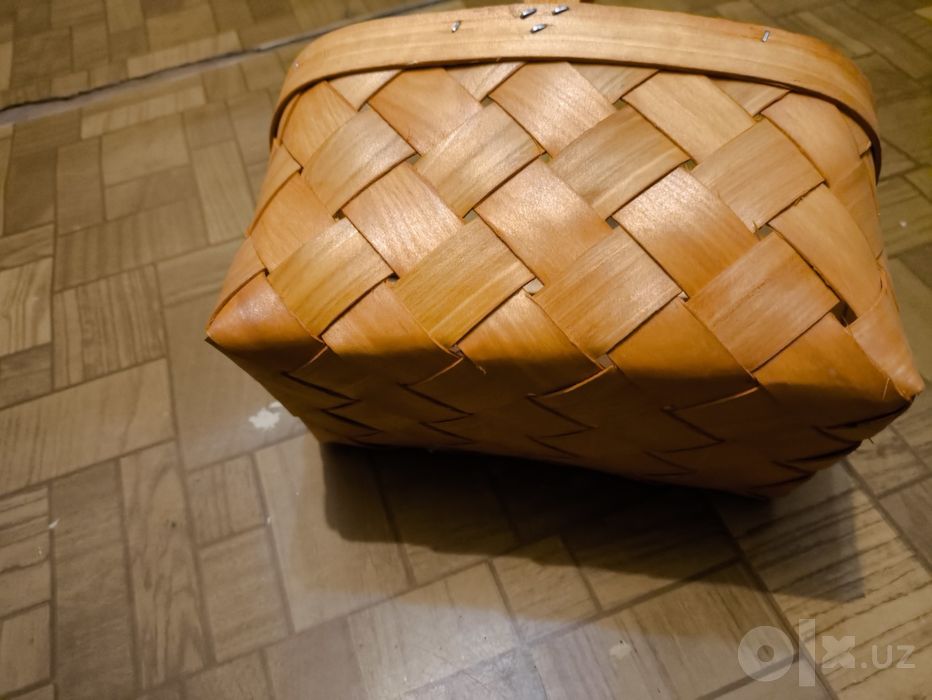 Плетённые корзинки и пчёлка светильник