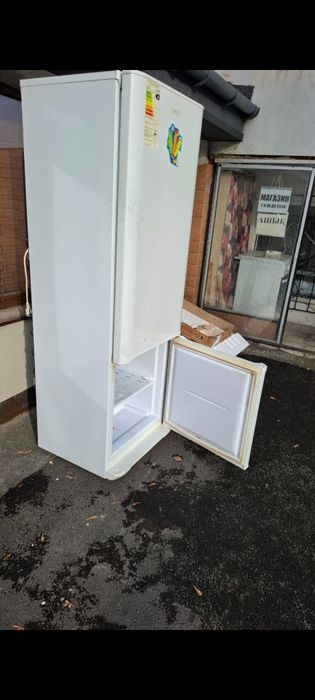 Холодильник . 40000тенге.