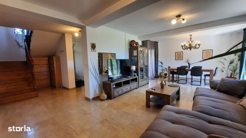 Casă spațioasă, 4 dormitoare, 1.514 mp teren, garaj | zonă centrală