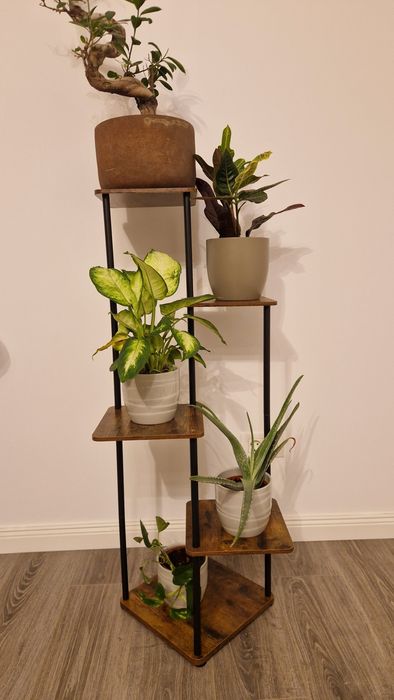 Suport plante cu structură metalică – interior / balcon