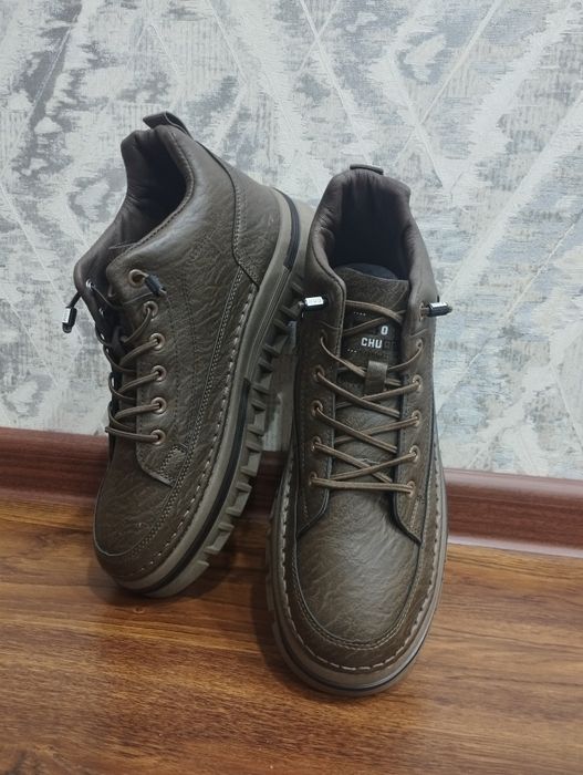 Erkaklar kuzgi krasovkasi