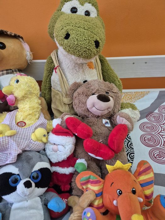 Плюшени играчки, както е показано на снимките