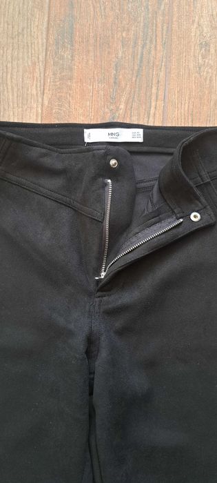 Черен велурен панталон MANGO в XS - размер