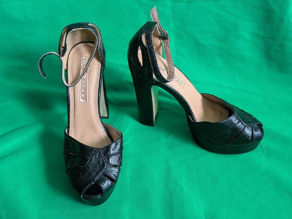 Sandale nou, culoarea negru, marimea 37, marca Buffalo