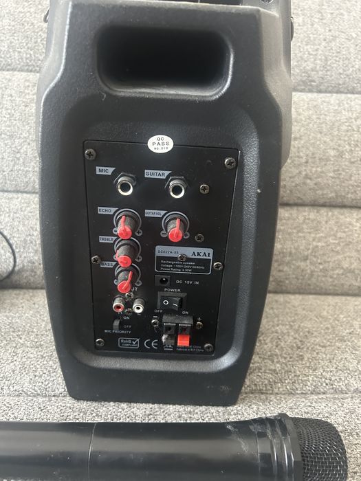 Boxa Akai cu microfon