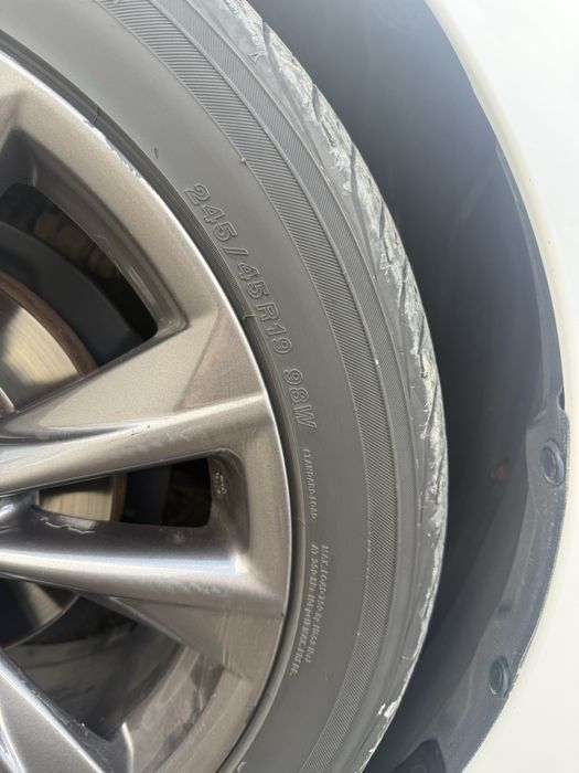 Продам шины Yokohama 245/45/19