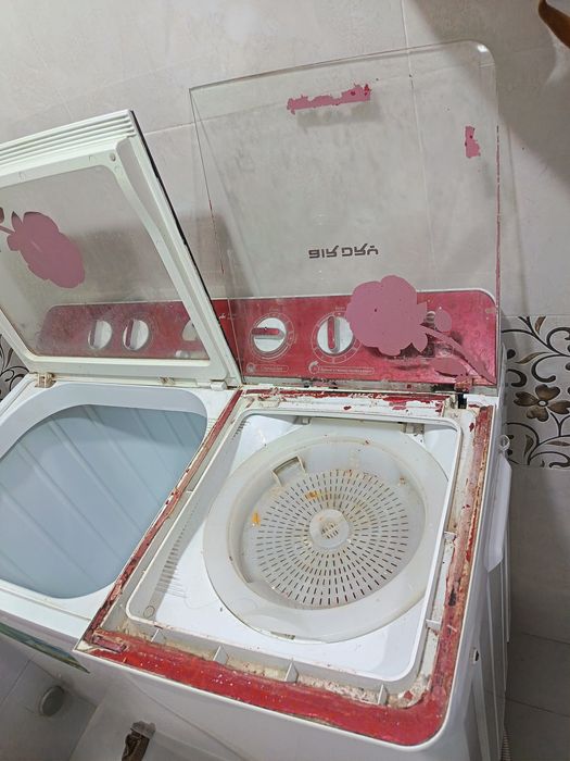 Кир мошина сотилади. Парраги олинадиган булиб колган.  Мотори ишлайди.