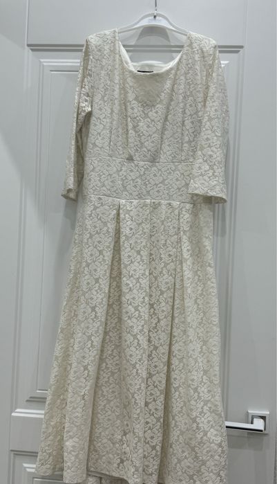 Әдемі көйлектер бар