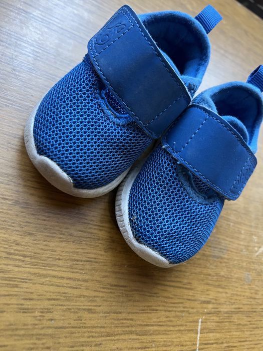 Продам детскую обувь