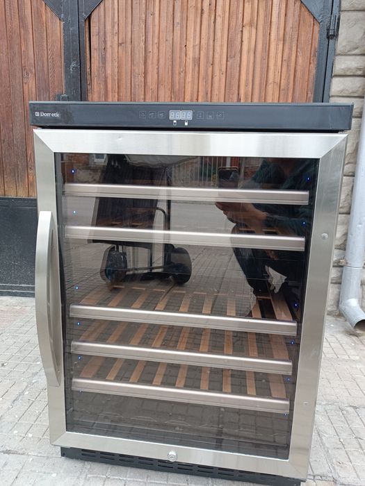 Винарка охладител за вино две зони