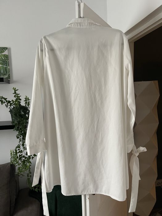 Camasa rochie alba cu aplicatii la maneca