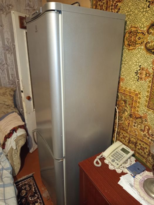 Продам холодильник INDESIT