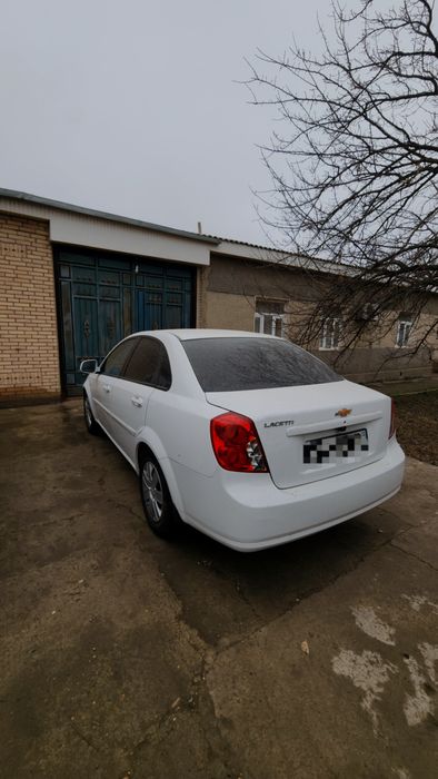 Chevrolet lacetti sotiladi srochno