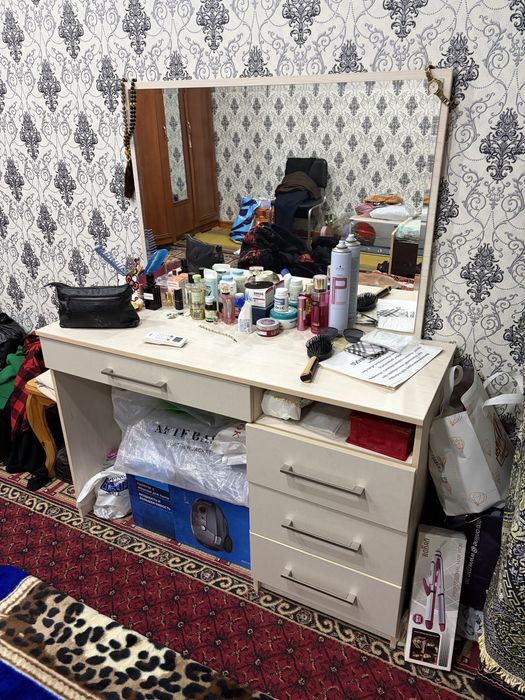 Komod (tremo) oynali | spalniy mebel | holati a’lo