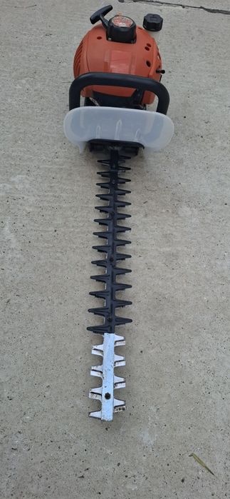 Mașina de tuns gard viu