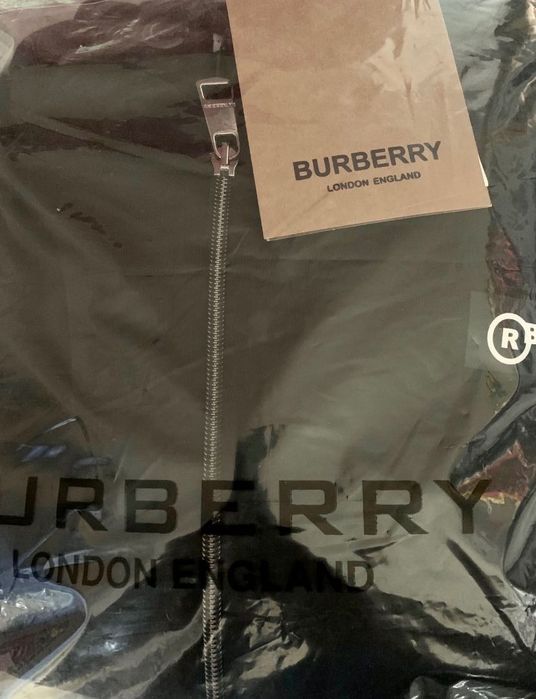 Vând hanorac/ hoodie nou, cu etichetă, marca Burberry