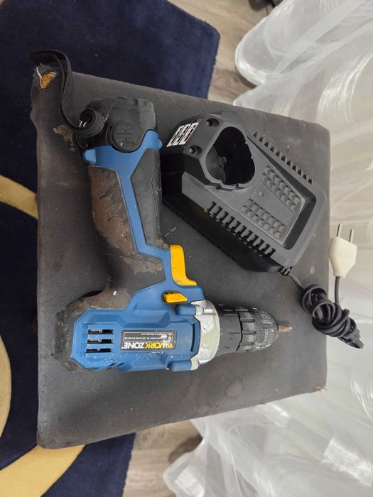 Filetanta Bormasina Masina de gaurit și înșurubat cu acumulator Workzone 10,8V Li-Ion