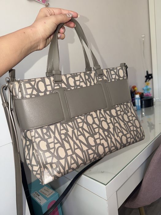Armani exchange чанта