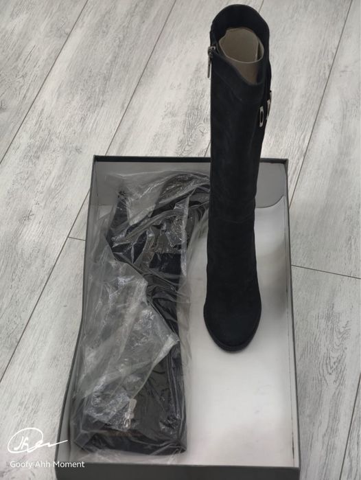 Продаю замшевые сапоги 35размера