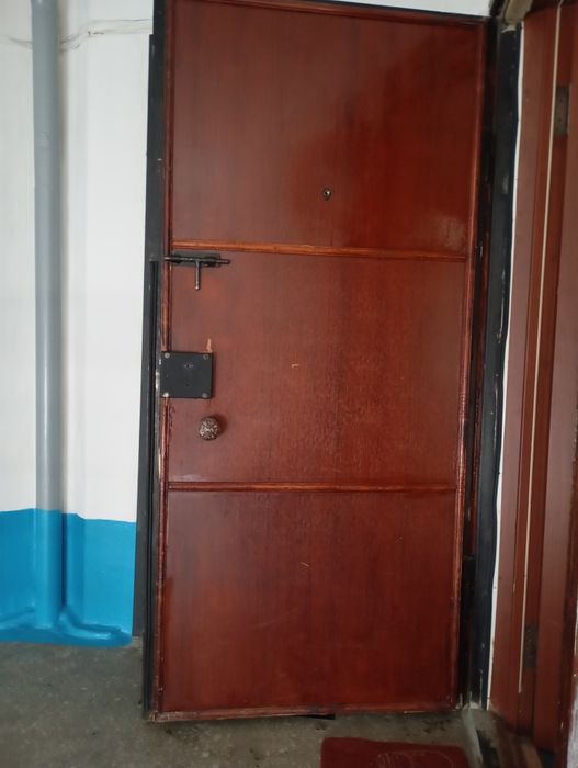 Продам железную дверь