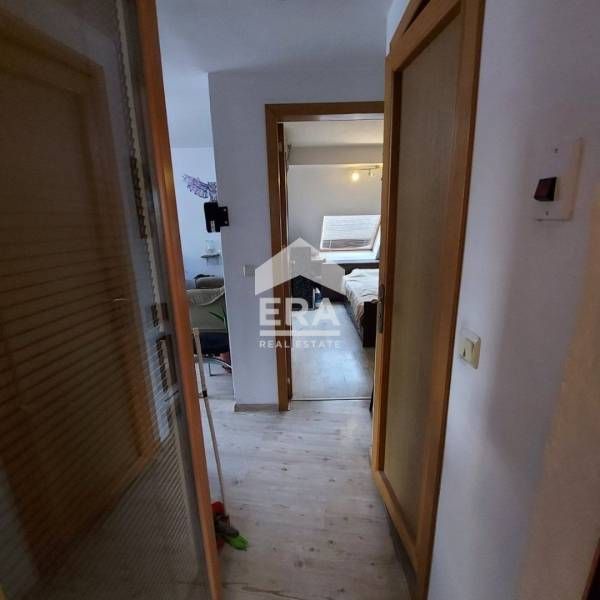 Маломерен тристаен апартамент в района на базар "Левски", с площ 50 кв