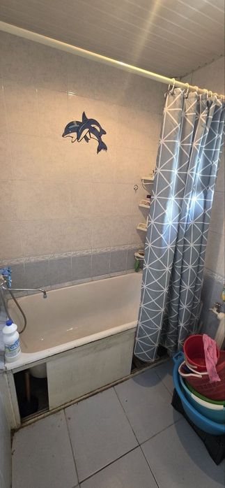Продается квартира 2/4/4 77  серия Куйлюк ул Муниса. Таксопарк