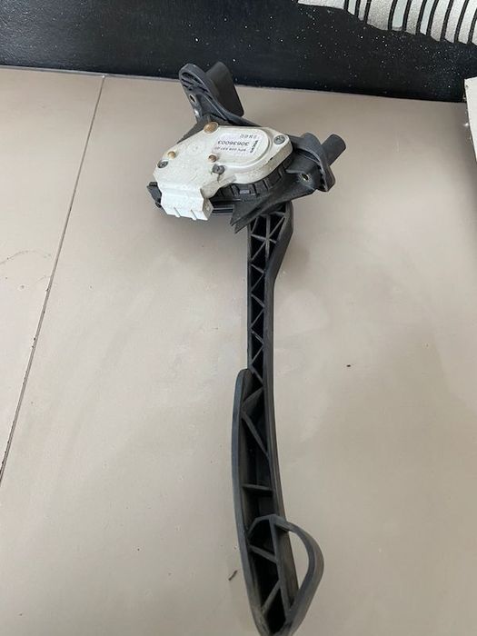 Pedala acceleratie Volvo S60 S80 V70 XC70 2001-2009 30636003
