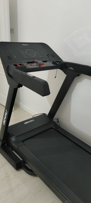 Продается беговая дорожка Genau