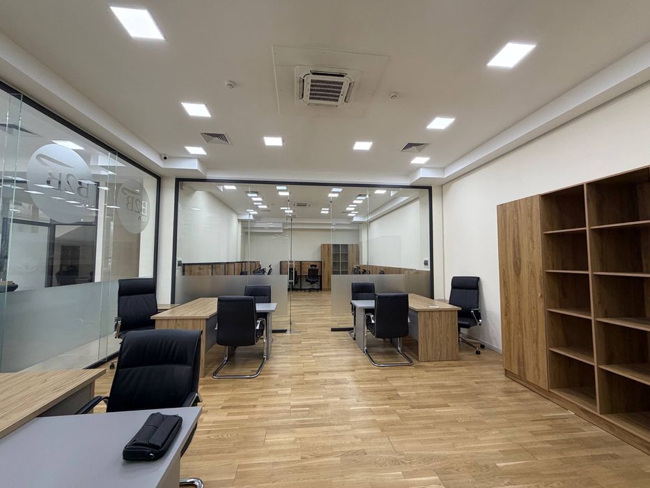 Срочно аренда офис Учебный центр Showroom с мебелью метро Айбек