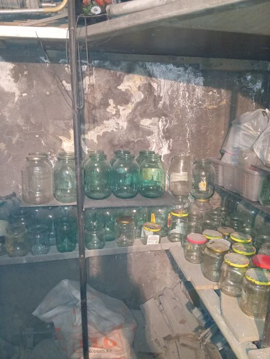 Отдам банки разные