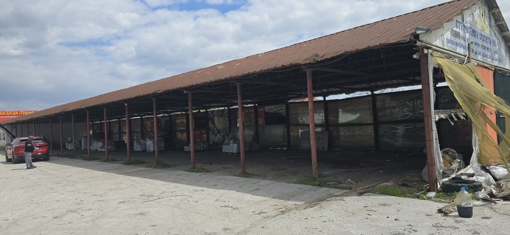 Метално хале....