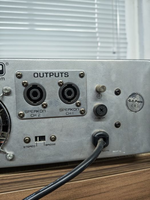 Професионално  крайно стъпало RELOOP RA-1500 2x480w