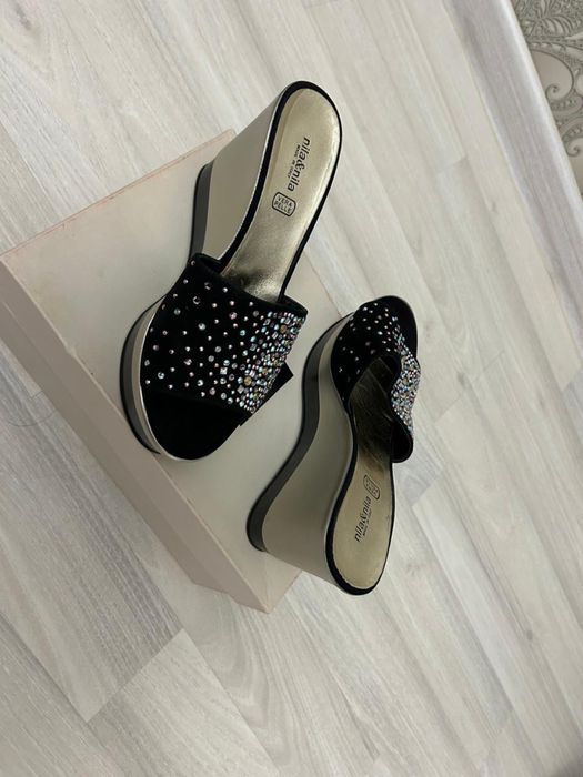 Продам женскую обувь