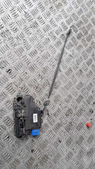 broasca usa dreapta Vw Caddy 1.9 tdi  an  2007 cod 3D2837016J