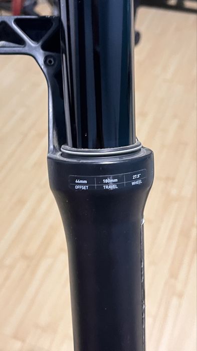 Rock shox Zeb select+ (330€) по договаряне, главина dt swiss 350 classic 15x110 boost.Часто за колело MTB