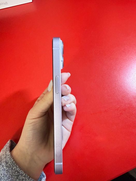 Iphone 14 utilizat, în stare bună.