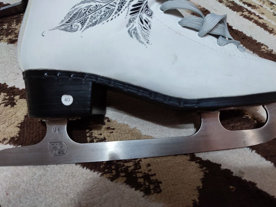 Продам Женские Коньки