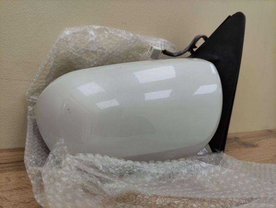 Продам левое зеркало Toyota Highlander