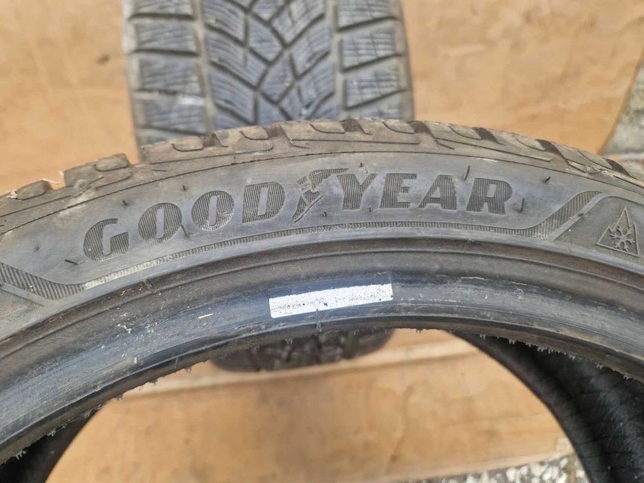 2 Goodyear R18 225/40 Зимни гуми  DOT2920
