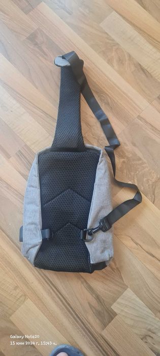 Раница сиво и черно