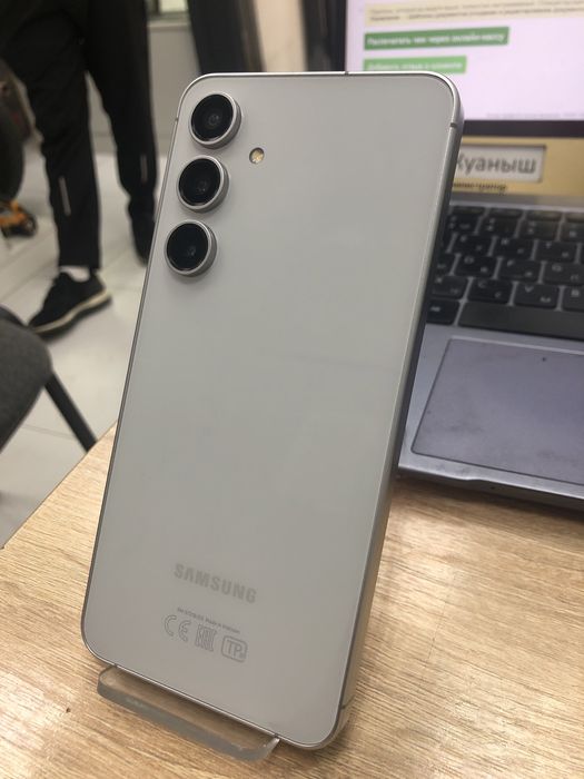 Galaxy s24fe 256gb (p25)